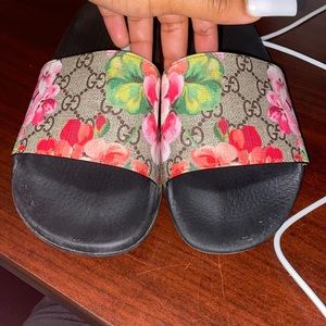 Gucci slide bloom supreme